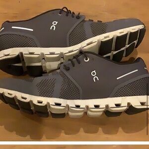 Women’s On Running Cloud Size 9.5 Slip on Sneaker